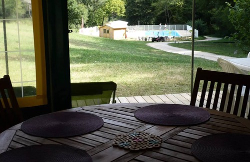 St-Sulpice-de-Mareuil Casa | Domaine de Corneuil *** - Tent Kanada Comfort with shower cabin and toilet 5 people
