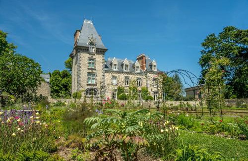 Taden Cama Y Desayuno | Domaine de Kerrosen à proximité du port de Dinan, sur la Rance