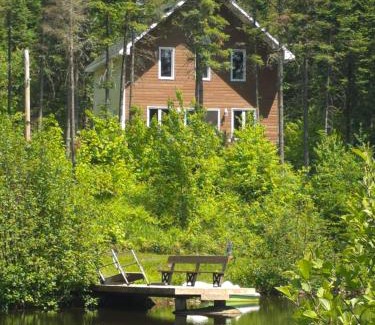 Sainte Rose du Nord Chalet De Esquí | domaine de la vallee