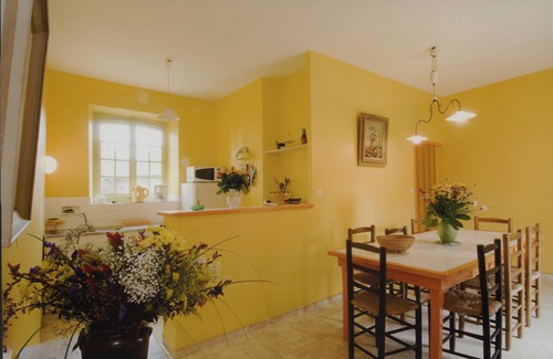 Le Truel Casa | ¡Dominio del carácter, en la antigua fragua del pueblo, alojamientos de 6 a 8 personas!