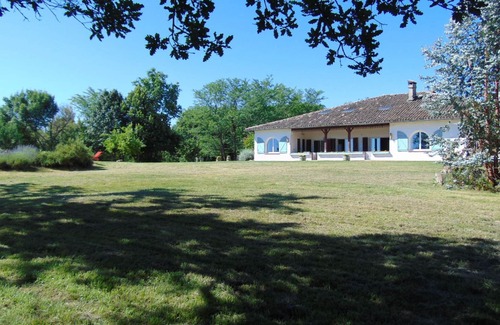 Genebrieres Casa | En Domaine de Souladiès, el confort y la calma absoluta propician la relajación.