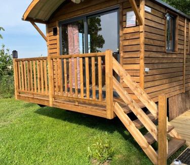 Marigny-les-Reullee Chalet De Esquí | DOMAINE DES GALINACES ROULOTTE LA ROUSSETTE 2-4P