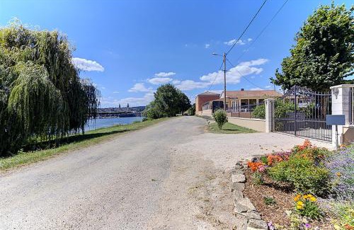 Tournus Casa | Domaine des jardins de la Saône
