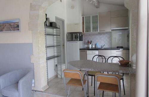 Galargues Casa | Domaine du bois gîte Bleuette