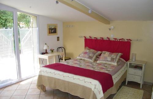 Galargues Casa | Domaine du bois gîte Marion