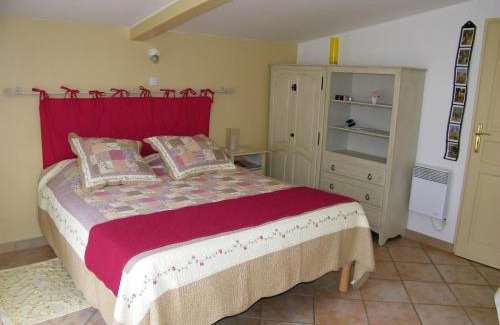 Galargues Casa | Domaine du bois gîte Marion