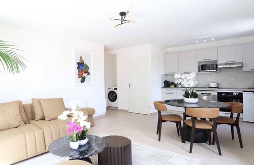 Bussy-Saint-Georges Apartamento | 4 personnes - Confort-Apartamento-Balcón-Baño Privado