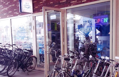 Binnenstad Apartamento | DomCity Apt Near Amsterdam. Bikes Included! One mile to City Center!