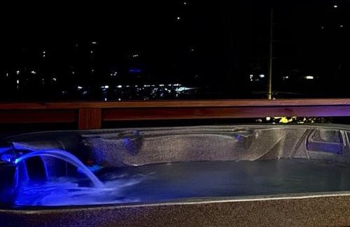 Hiawassee Otro | Dome Home Lake and Mountain Views Hot Tub