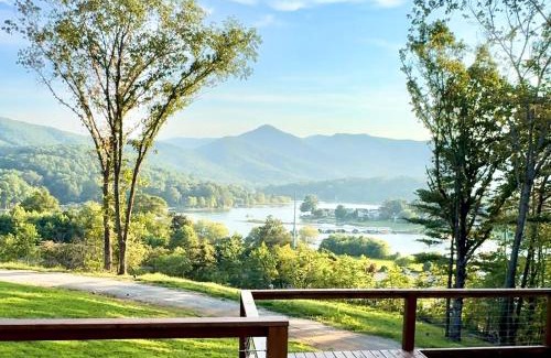 Hiawassee Otro | Dome Home Lake and Mountain Views Hot Tub