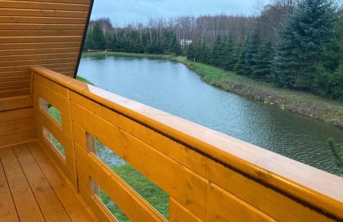 gmina Jaktorow Apartamento | Domek drewniany nad stawem