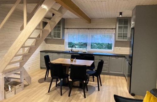 gmina Jaktorow Apartamento | Domek drewniany nad stawem