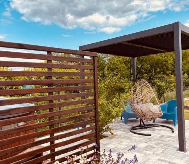Sochaczew Casa | Domek letniskowy z jacuzzi nad rzeką Bzurą