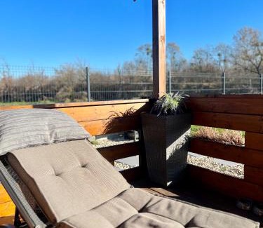 Sochaczew Casa | Domek letniskowy z jacuzzi nad rzeką Bzurą
