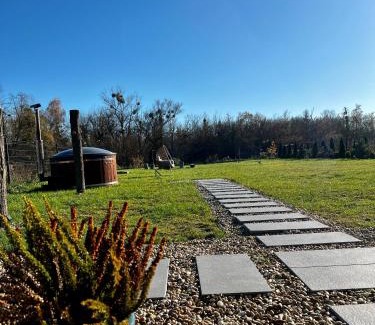 Sochaczew Casa | Domek letniskowy z jacuzzi nad rzeką Bzurą