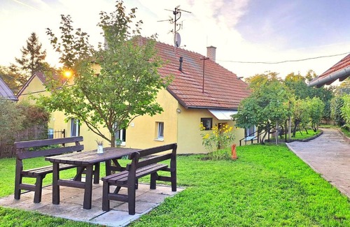 Hlohovec Casa | Domek na vinohradech