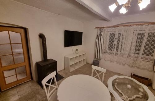Hradec Casa | Domek s koupanim ve 200m vzdálenem lomu