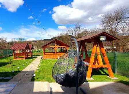 Vadu Izei Casa | Domeniul Acasa in Vadu Izei Maramu