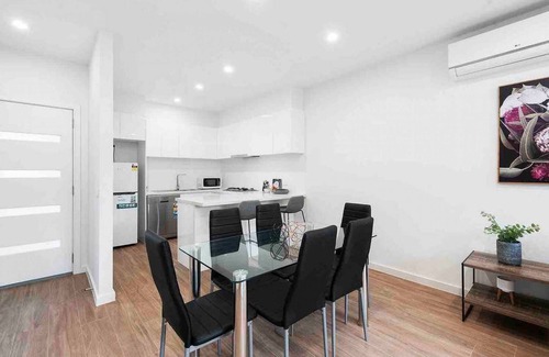 Moorabbin Casa | Domi Rentals - The Hampton Homes