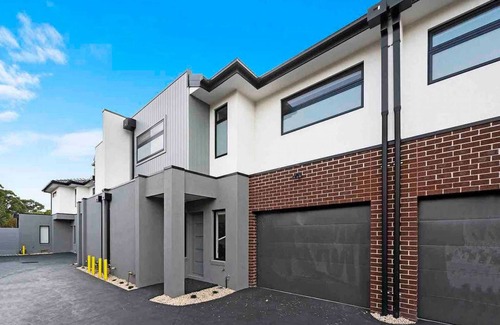 Moorabbin Casa | Domi Rentals - The Hampton Homes