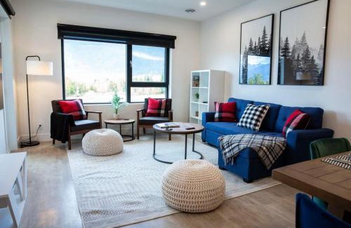 Revelstoke Casa | Domino Condo - Bunk Bed & Hot Tub