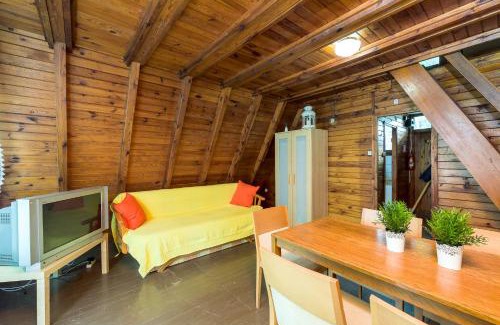 Steszew Complejo | Domki jak PRLu w Camp LIPNO