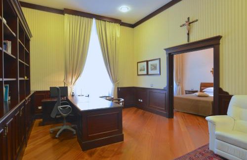 Rione XVIII Castro Pretorio Hotel | Domus Australia