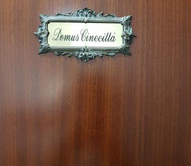 Cinecitta Cama Y Desayuno | Domus Cinecittà