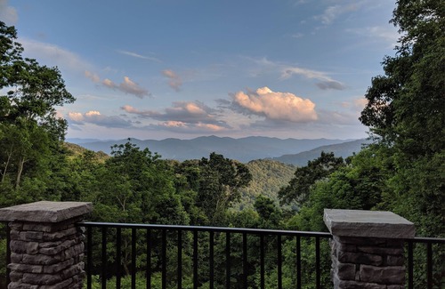Waynesville Cabina | ¡No te pierdas esta vista! Retiro de montaña aislado con bañera de hidromasaje y pozo de herradura