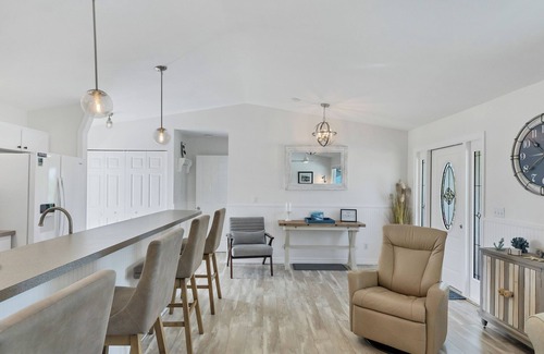 Palm Island Casa | Don't pass up this opportunity to be "A Wave From It All"!