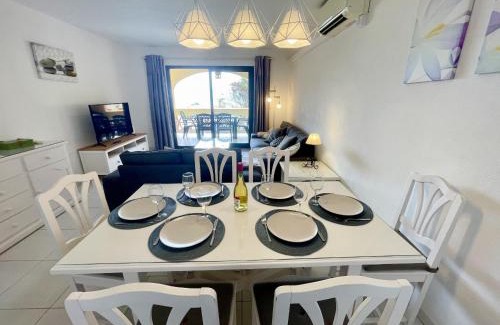 Sitio de Calahonda Apartamento | Dona Lola Martha - Spacious 3 bedroom apartment with partial sea views