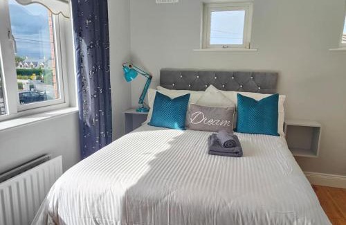 Donabate Casa | Donabate 5BD Home 10 min to Airport