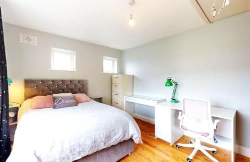 Donabate Casa | Donabate 5BD Home 10 min to Airport