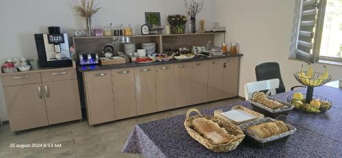 Eselnita Casa | Donaris