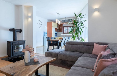 Crno Casa | Donata, Zadar, Croatia