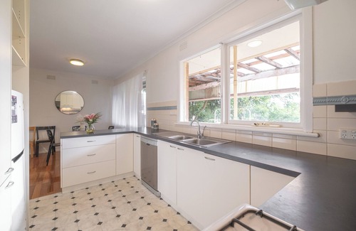 Doncaster East Casa | This house is a 2 bedroom(s), 1 bathrooms, located in Doncaster East, VIC.