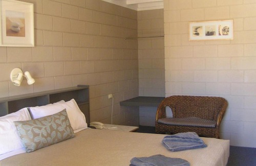 Dongara Hotel | Dongara Old Mill Motel