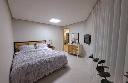 Chungmu Casa | Dongpirang Purple House 2