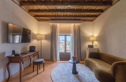 Trastevere Hotel | Donna Camilla Savelli – VRetreats