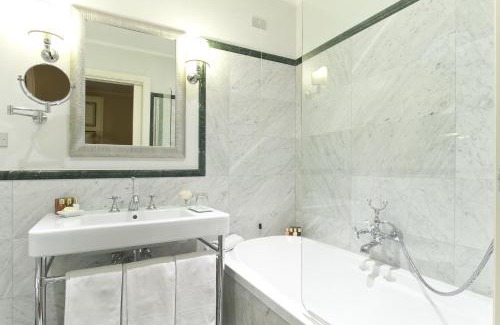 Trastevere Hotel | Donna Camilla Savelli - VRetreats