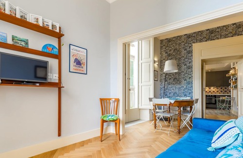 Vittorio Emanuele Apartamento | Donna Costanza - Stylish and Panoramic Flat