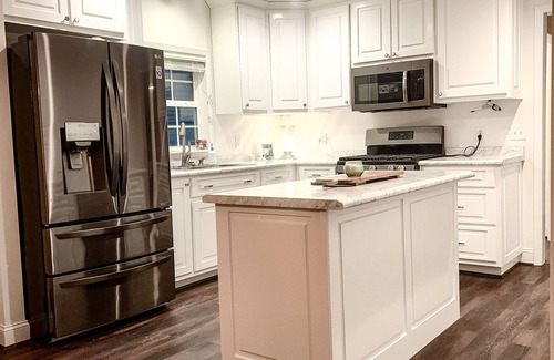 Bremen Cabaña | Donna Lee's Cottage-For Anglers & Events : Covered Bass Boat Parking + Fiber