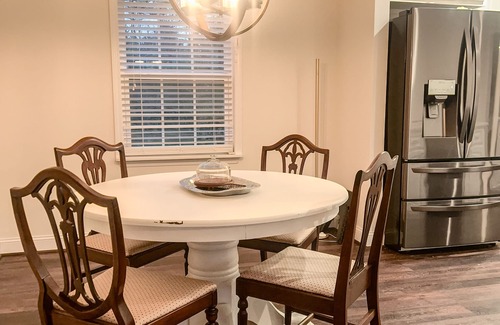 Bremen Cabaña | Donna Lee's Cottage-For Anglers & Events : Covered Bass Boat Parking + Fiber