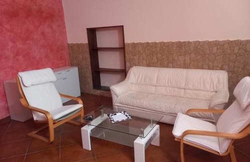 Milo Casa | Donna Maria