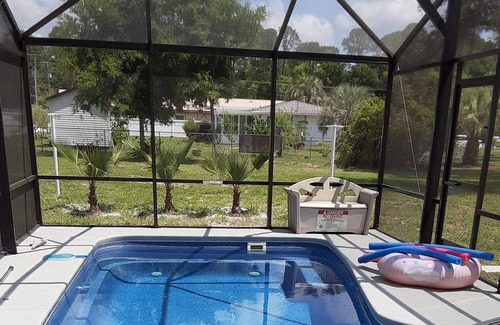 Candler Apartamento | Donna's Pink Flamingo - near The Villages.