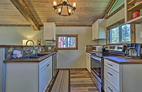 Donnelly Cabina | Donnelly Cabin w/ Fire Pit: 5 Mi to Boat & Ski!