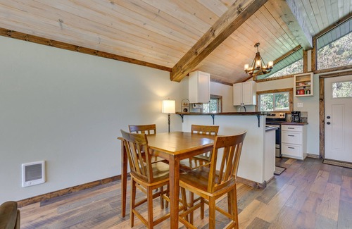 Donnelly Cabina | Donnelly Cabin w/ Fire Pit: 5 Mi to Boat & Ski!