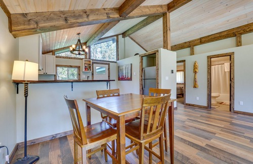 Donnelly Cabina | Donnelly Cabin w/ Fire Pit: 5 Mi to Boat & Ski!