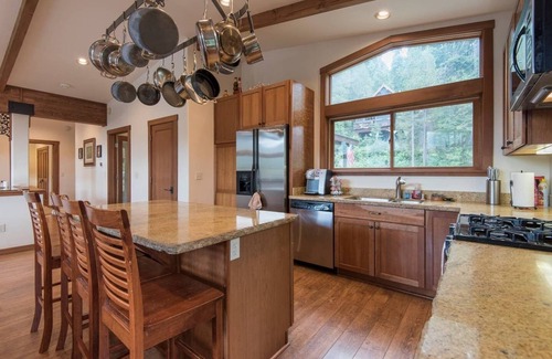 Truckee Casa | DonnerDayz. com grande + casa de lujo + nueva bañera de agua salada.