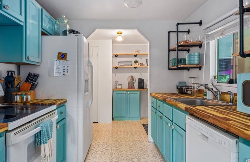 Weeki Wachee Gardens Casa | Don’t Book This House… Unless You’re Okay With Manatees Stealing the Show